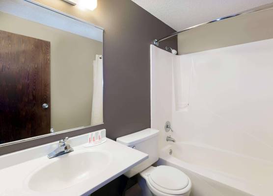 Super 8 by Wyndham Carroll 1