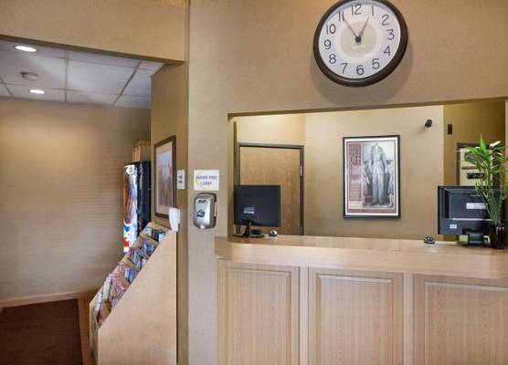 Super 8 by Wyndham Alton 1