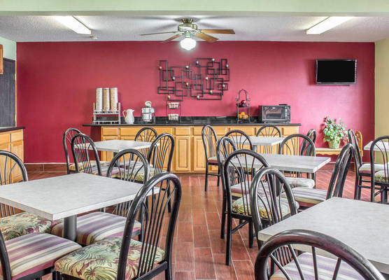 Econo Lodge Ames Area 1