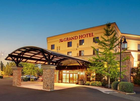 Grand Hotel at Bridgeport 1