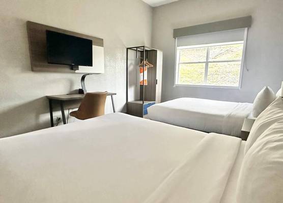Comfort Inn & Suites Cartersville - Emerson Lake Point 1