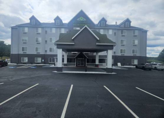 Wingate Suites by Wyndham Youngstown - Austintown 1