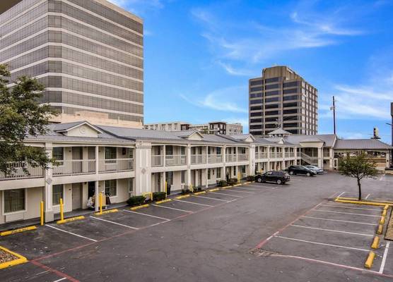 Quality Inn & Suites Dallas-Cityplace 1