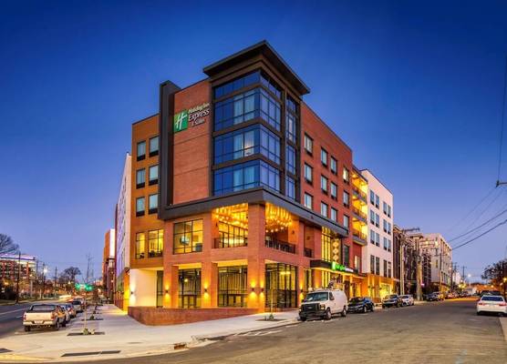 Holiday Inn Express & Suites CHARLOTTE - SOUTH END by IHG 1