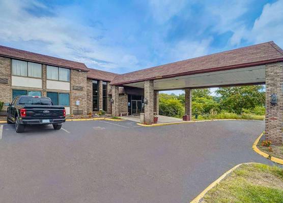 Travelodge by Wyndham Vernon CT 1