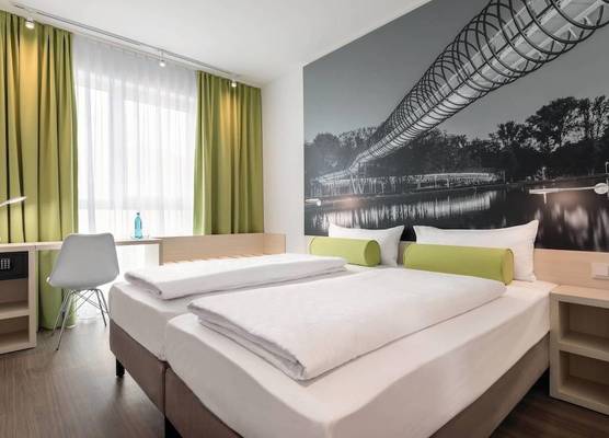 Super 8 by Wyndham Oberhausen am Centro 1