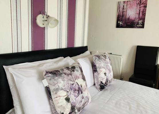 Four Oaks Hotel 1