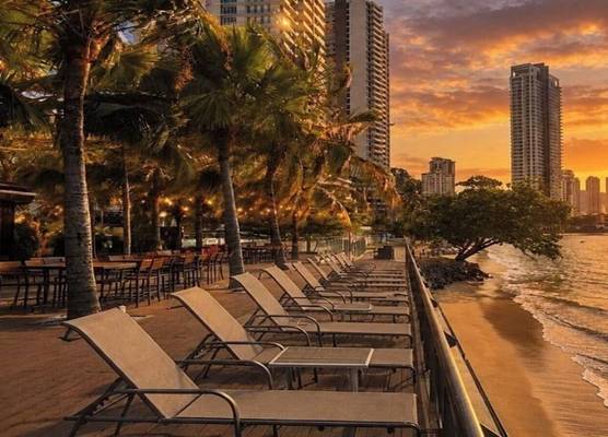 Hompton Hotel by the Beach 1