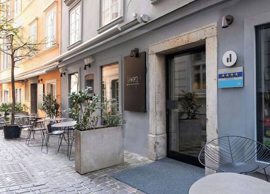 Vander Urbani Resort - a Member of Design Hotels 1