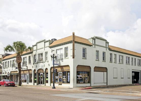 OYO Historic Cameron Hotel Brownsville I-69E 1