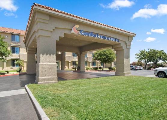 Comfort Inn & Suites Lancaster Antelope Valley 1