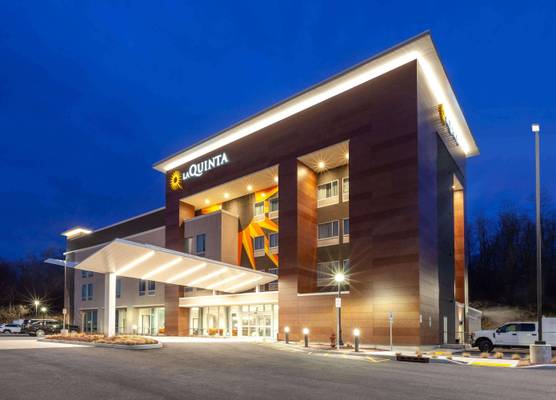 La Quinta Inn & Suites by Wyndham Middletown 1
