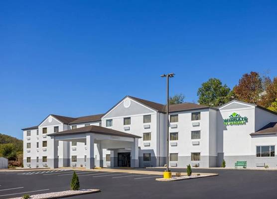 Wingate by Wyndham Pittsburgh New Stanton 1