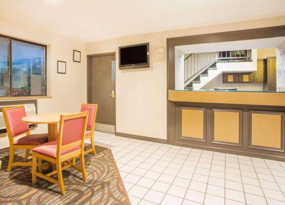 Super 8 by Wyndham Lexington VA 1