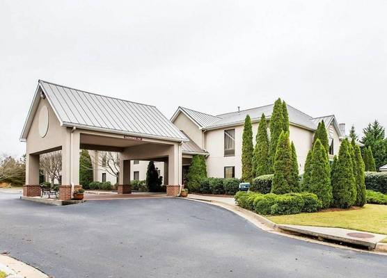Quality Inn & Suites Dawsonville 1