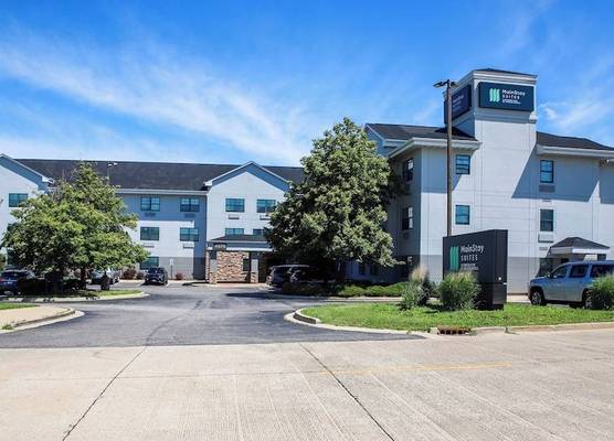 MainStay Suites Chicago Hillside 1
