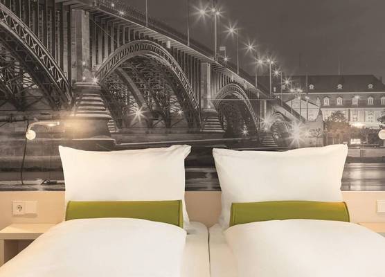 Super 8 by Wyndham Mainz Zollhafen 1