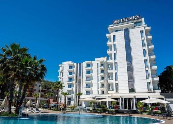 Henry Resort & Spa 1