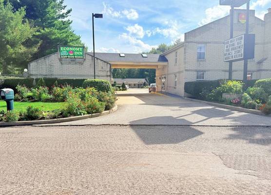 Economy Inn Cuyahoga Falls 1
