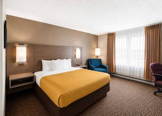 Econo Lodge Duluth near Miller Hill Mall 1