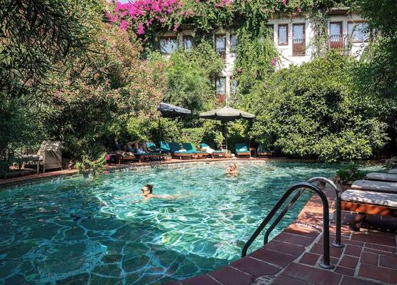 El Vino Hotel & Suites 1