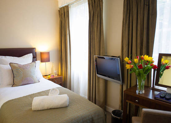Dolphin House Serviced Apartments 1