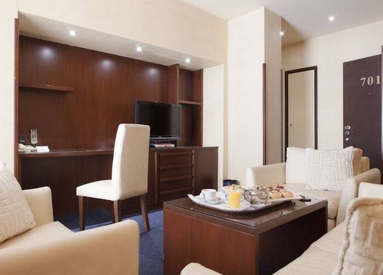 Mayflower Hotel 1