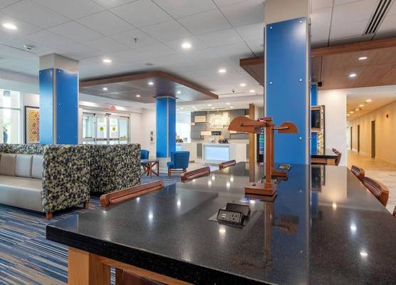 Holiday Inn Express & Suites STAUNTON by IHG 1
