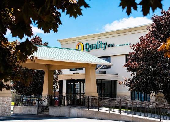 Quality Inn and Conference Centre Pembroke 1