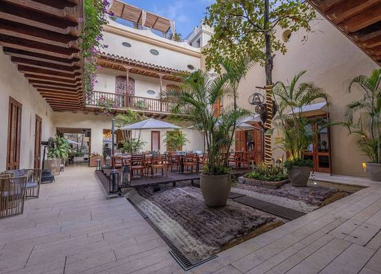 Ananda Hotel Boutique 1