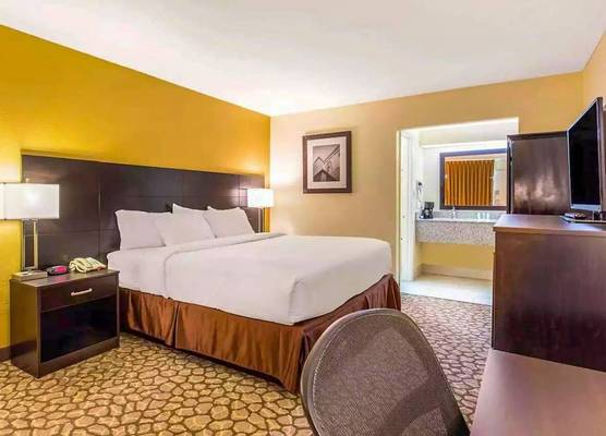 Ramada by Wyndham Santee I-95 1