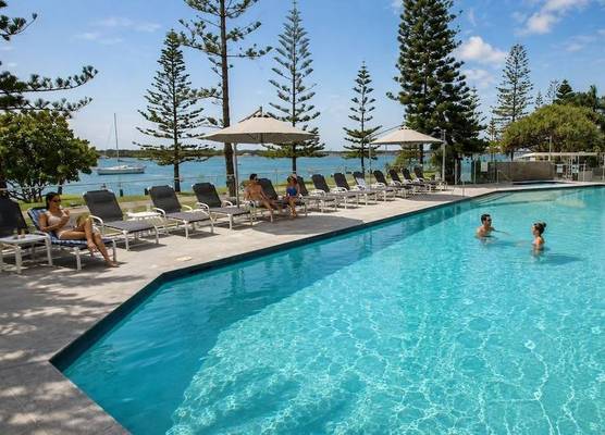 Silvershore Apartments on the Broadwater 1