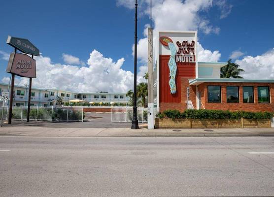 Selina Miami Gold Dust Hotel 1