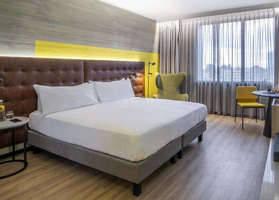Pullman Santiago El Bosque 1