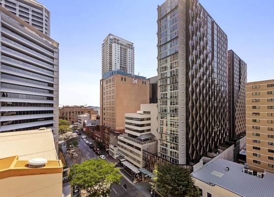 Oaks Brisbane Festival Suites 1