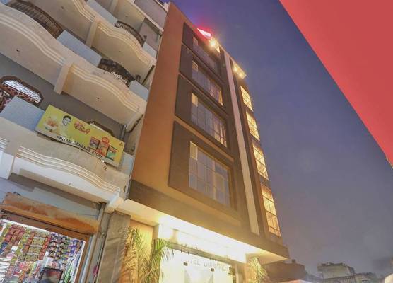 FabHotel The Diamond 1
