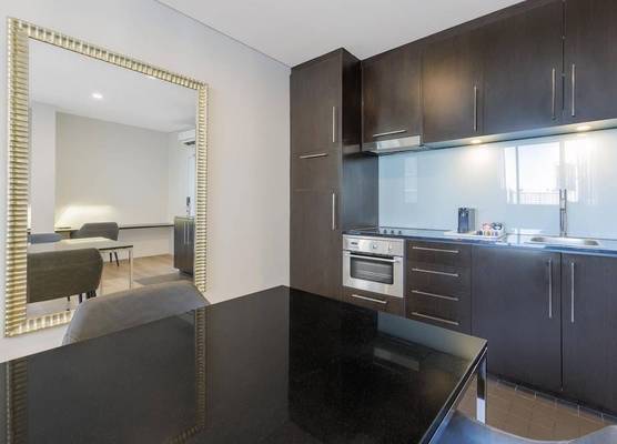 Oaks Melbourne on Collins Suites 1