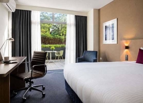 Mercure Sydney St Leonards 1