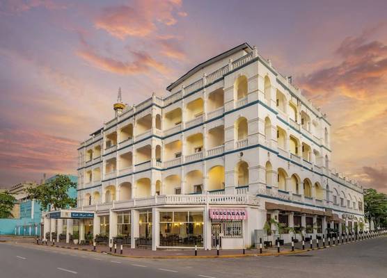 Sentrim Castle Royal Hotel 1