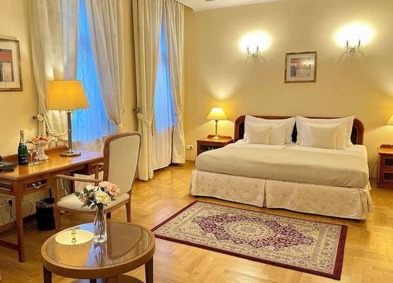 FLEUR DE LIS HOTEL 1