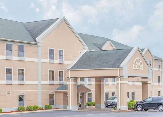 Super 8 by Wyndham Freeport 1