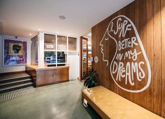 Barrys Beach Road Hotel 1