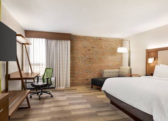 Holiday Inn Express SAN ANTONIO-AIRPORT by IHG 1