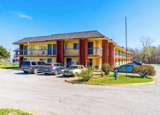 Castle Inn & Suites By OYO Chickasha 1