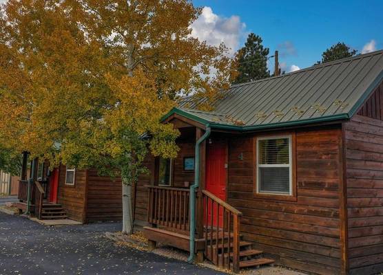 Eagle Fire Lodge & Cabins 1
