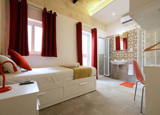 VBL Hostel – Adults only 1