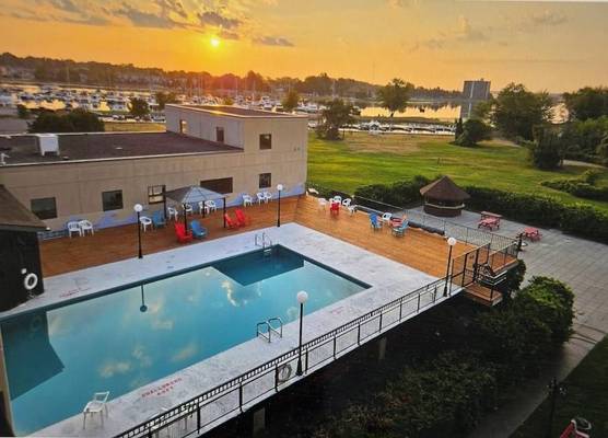 Ramada by Wyndham Belleville Harbourview Conference Center 1