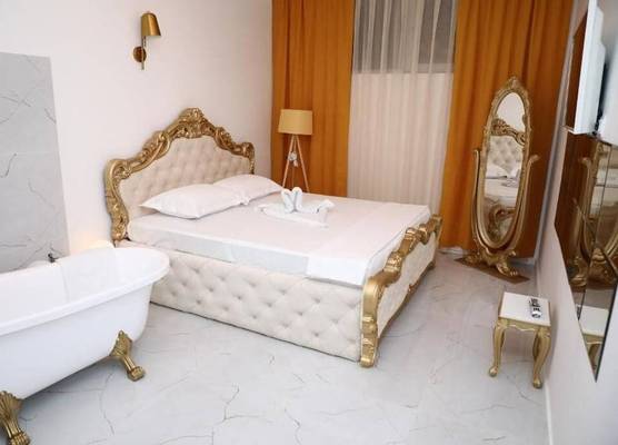 Hotel Gloria KS 1