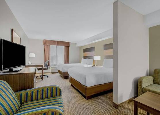 Days Inn & Suites by Wyndham Lindsay 1