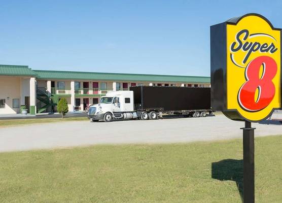 Super 8 by Wyndham Ashburn 1